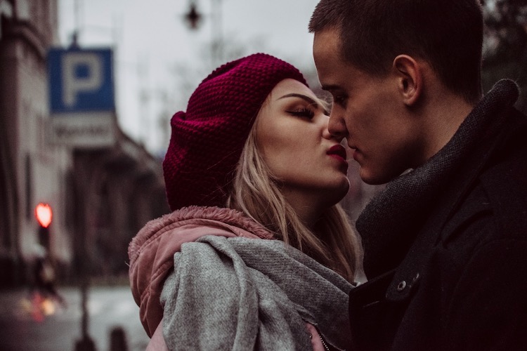 20 Sensual Kissing Tips
